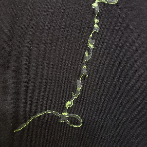 Cat silhouette looking at a daisy flower graphic Tshirt woman's size lar… - Picture 4 of 7